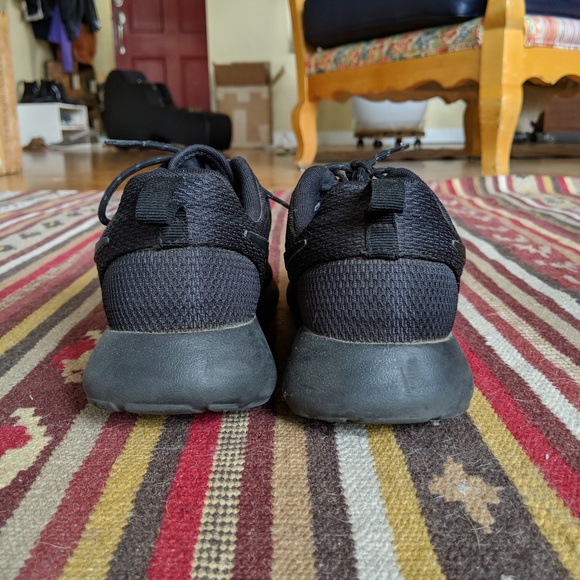 Nike tennis shoes - Picture 3 of 5